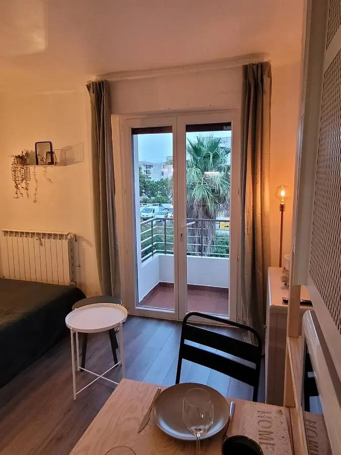 Appart Cocooning Proche Centre Avec Parking, Climatisation Hyeres Apartment