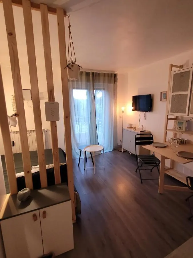 Apartment Appart Cocooning Proche Centre Avec Parking, Climatisation Hyeres
