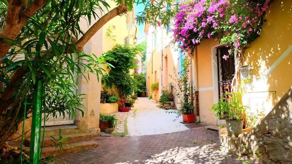 Appart Cocooning Proche Centre Avec Parking, Climatisation Hyeres 0*,  France